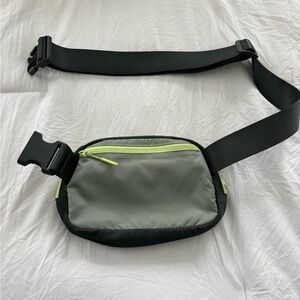 Lululemon Everywhere Belt Bag - Gray & Black with Green Trim